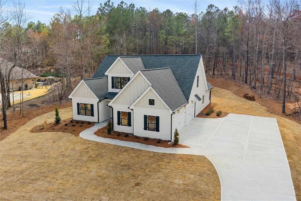 5 bedroom, 4 bathroom, 2,762 sq ft single family residence for sale at 177 West Lake Boulevard, Carrollton, GA 30116 — photo 3