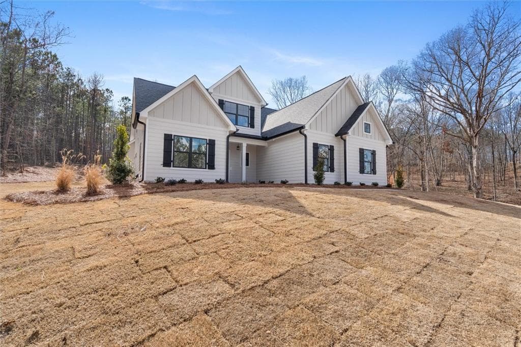 5 bedroom, 4 bathroom, 2,762 sq ft single family residence for sale at 177 West Lake Boulevard, Carrollton, GA 30116 — photo 4