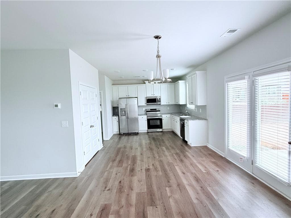4 bedroom, 3 bathroom single family residence for rent at 409 Mcginnis Circle, Calhoun, GA 30701 for $2,000 a month — photo 3