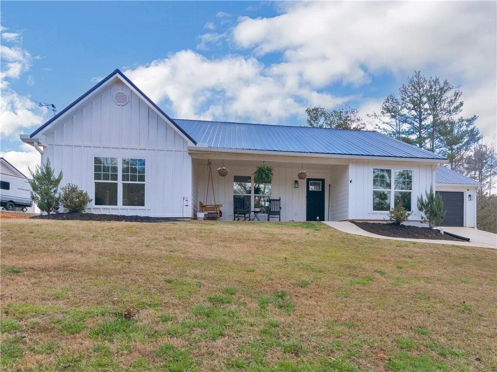 4 bedroom, 2 bathroom, 2,320 sq ft single family residence for sale at 215 Almon Avenue, Tallapoosa, GA 30176
