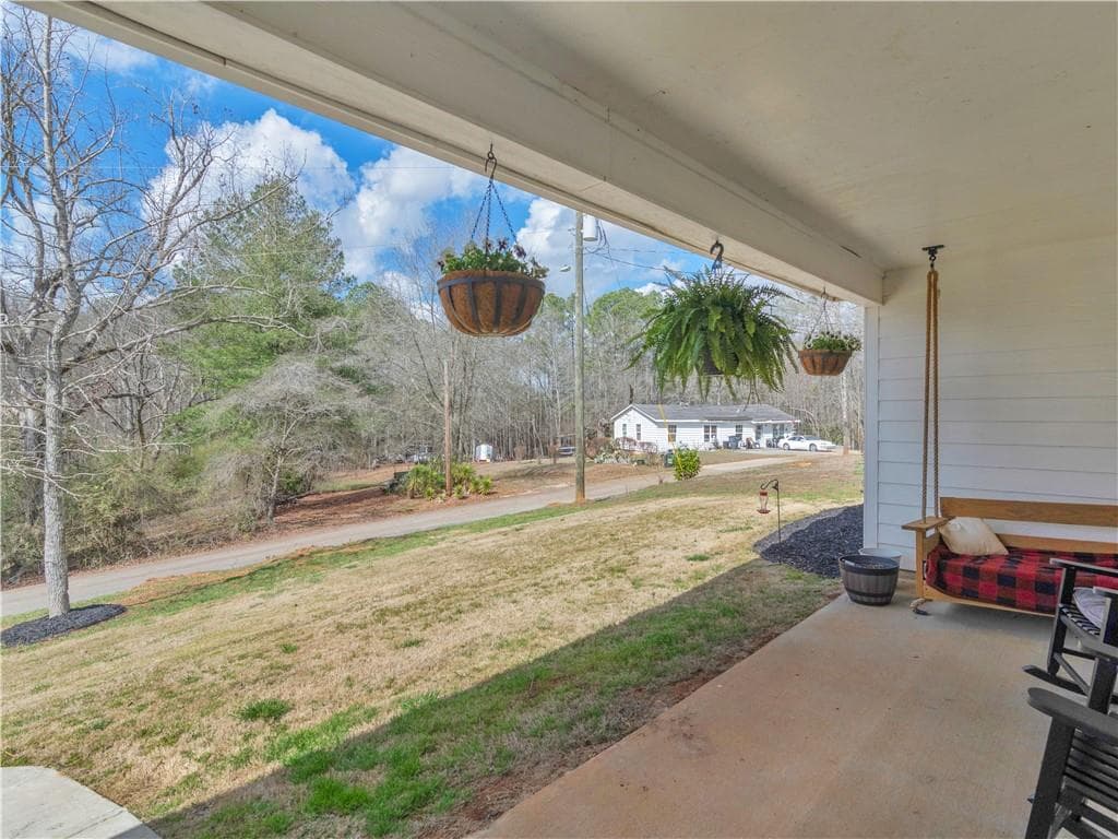 4 bedroom, 2 bathroom, 2,320 sq ft single family residence for sale at 215 Almon Avenue, Tallapoosa, GA 30176 — photo 4