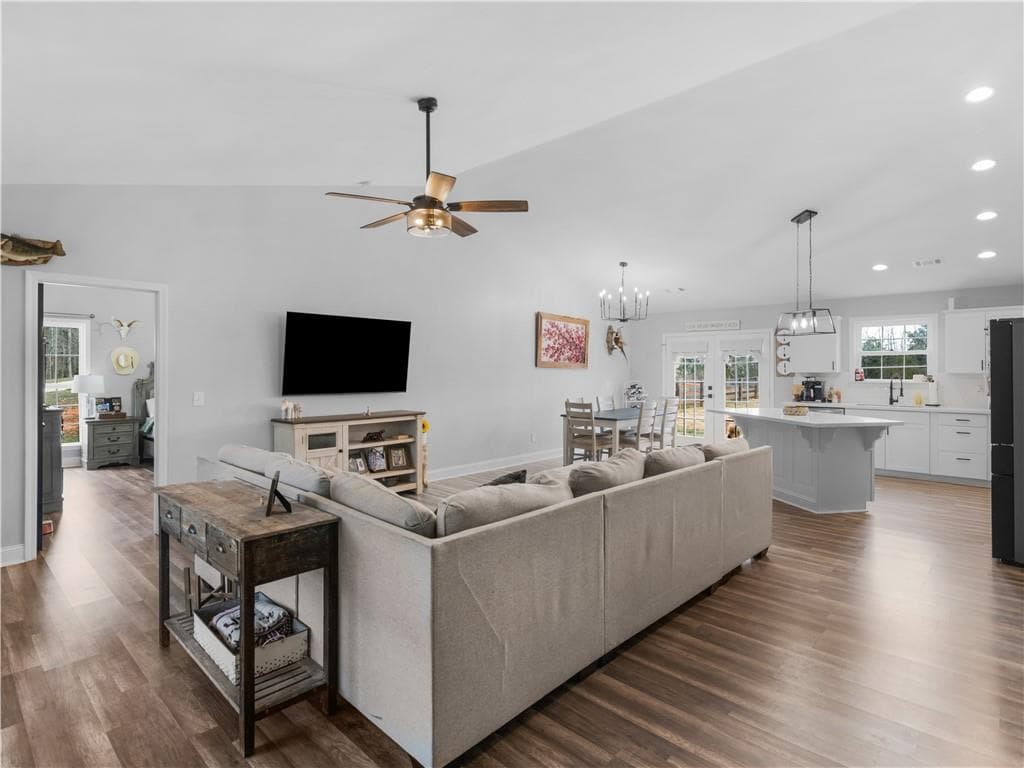 4 bedroom, 2 bathroom, 2,320 sq ft single family residence for sale at 215 Almon Avenue, Tallapoosa, GA 30176 — photo 5