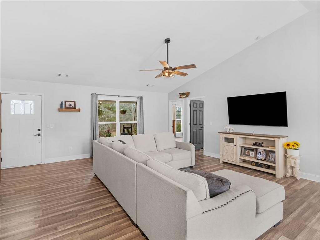 4 bedroom, 2 bathroom, 2,320 sq ft single family residence for sale at 215 Almon Avenue, Tallapoosa, GA 30176 — photo 6