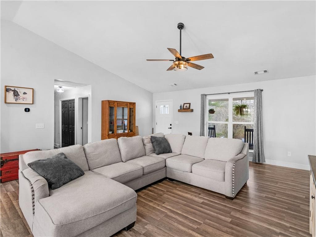 4 bedroom, 2 bathroom, 2,320 sq ft single family residence for sale at 215 Almon Avenue, Tallapoosa, GA 30176 — photo 7