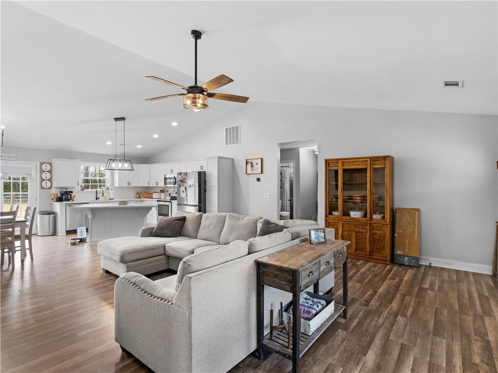 4 bedroom, 2 bathroom, 2,320 sq ft single family residence for sale at 215 Almon Avenue, Tallapoosa, GA 30176 — photo 8