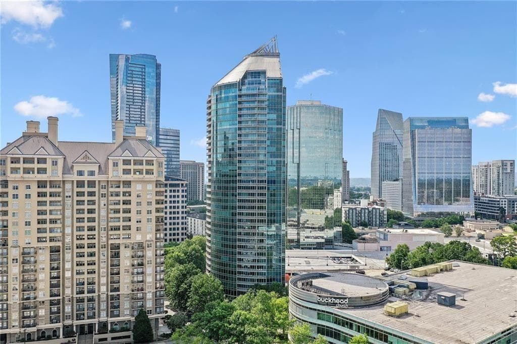 3 bedroom, 3 bathroom, 1,876 sq ft condominium sold at 3338 Peachtree Road 2405, Atlanta, GA 30326