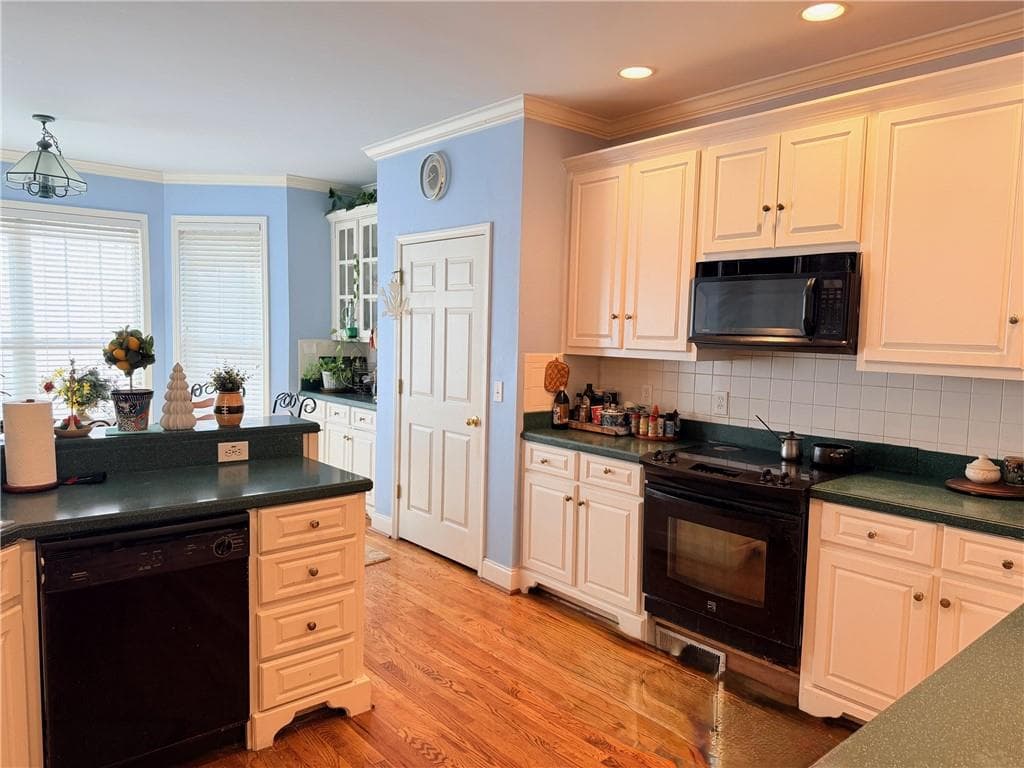 6 bedroom, 5 bathroom, 5,530 sq ft single family residence for sale at 2100 Skyland Cove Lane, Snellville, GA 30078 — photo 9