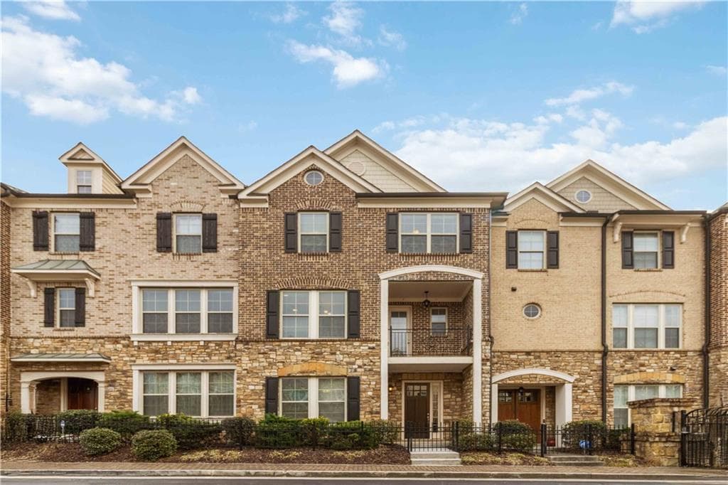 4 bedroom, 4 bathroom, 2,807 sq ft townhouse for sale at 1437 Druid Manor Boulevard, Atlanta, GA 30329 — photo 1 of 40