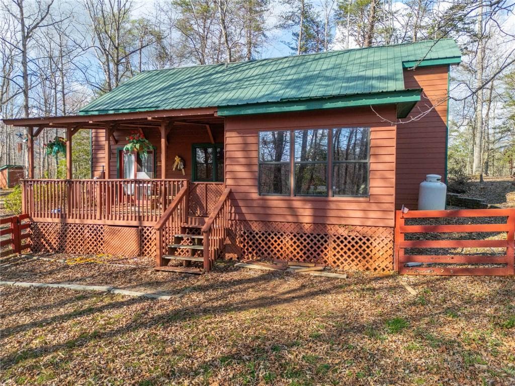 2 bedroom, 2 bathroom, 1,328 sq ft single family residence under contract at 281 Briarpatch Way, Cleveland, GA 30528