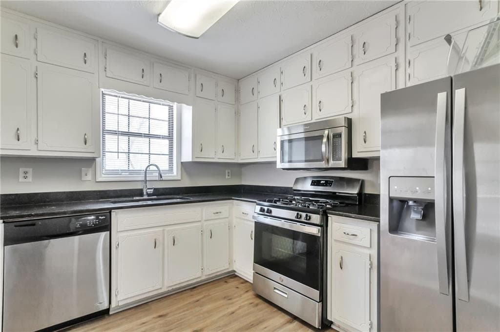 4 bedroom, 2 bathroom, 1,892 sq ft single family residence for sale at 3768 Glen Mora Drive, Decatur, GA 30032 — photo 7