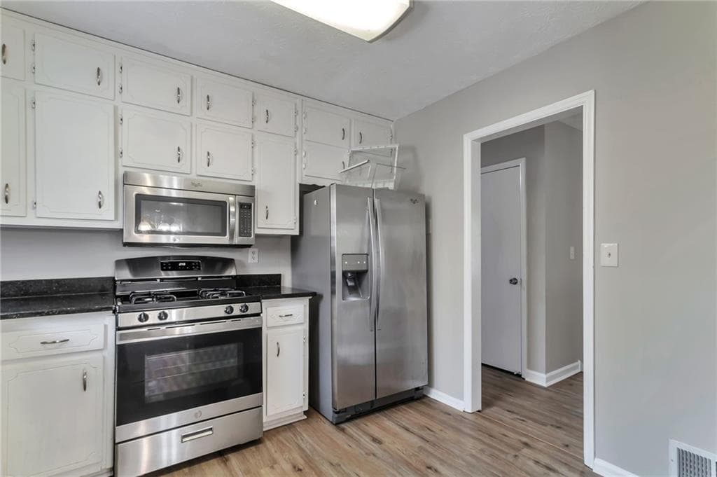 4 bedroom, 2 bathroom, 1,892 sq ft single family residence for sale at 3768 Glen Mora Drive, Decatur, GA 30032 — photo 8
