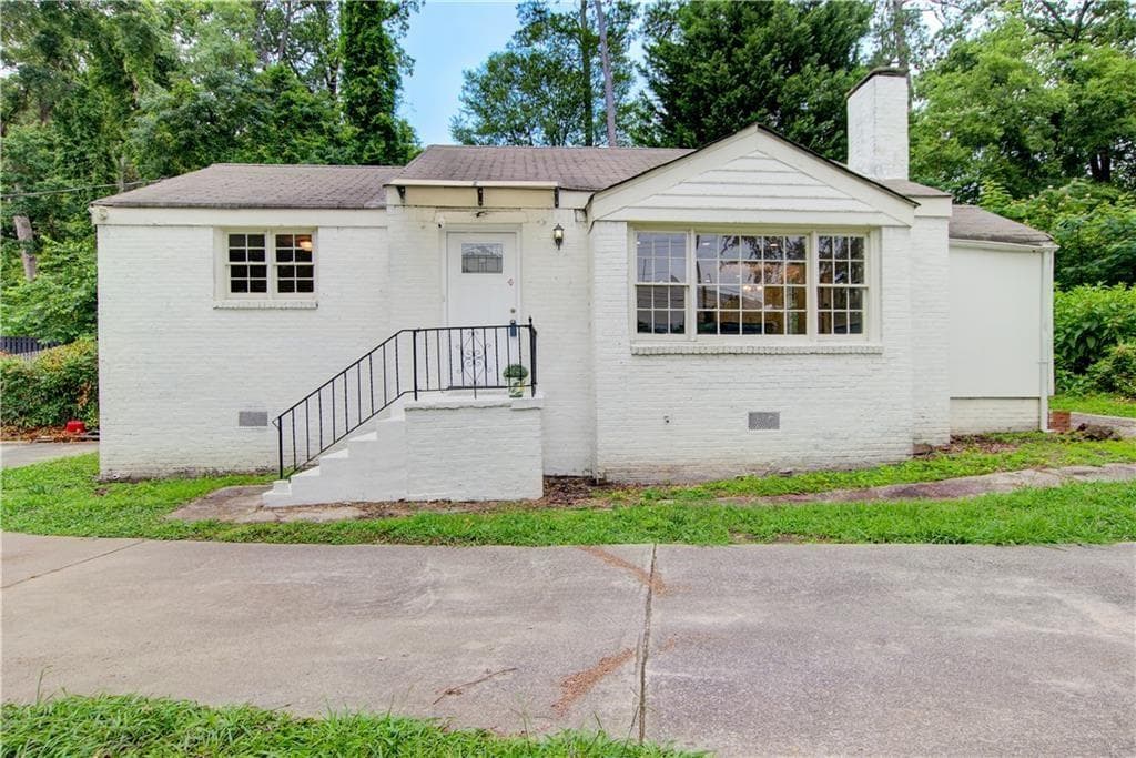 3 bedroom, 2 bathroom, 1,300 sq ft single family residence sold at 2742 Alpine Road, Atlanta, GA 30305