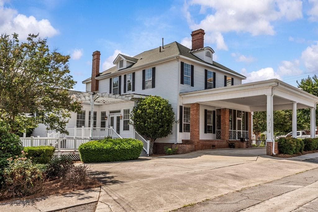 4 bedroom, 3 bathroom, 3,521 sq ft single family residence for sale at 45 Court Square, Warrenton, GA 30828 — photo 3
