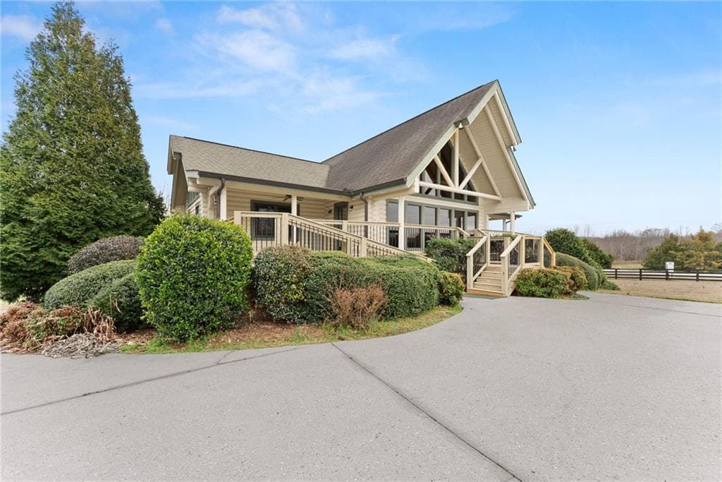 5 bedroom, 4 bathroom, 2,056 sq ft single family residence for sale at 40 Benton Road, Jefferson, GA 30549 — photo 5