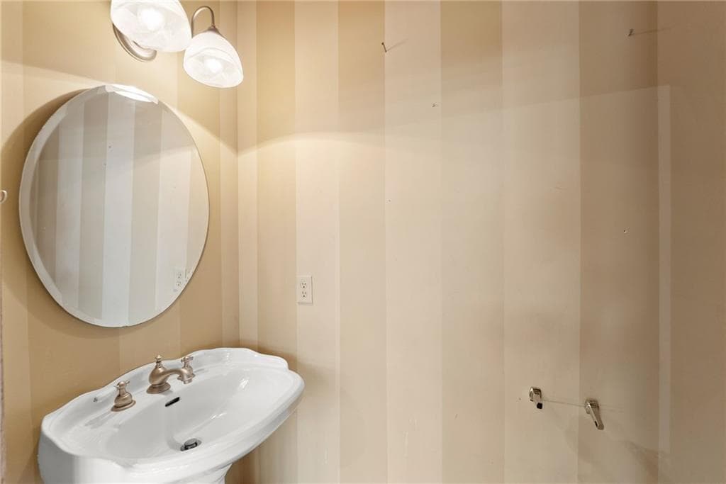 5 bedroom, 4 bathroom, 2,056 sq ft single family residence for sale at 40 Benton Road, Jefferson, GA 30549 — photo 8