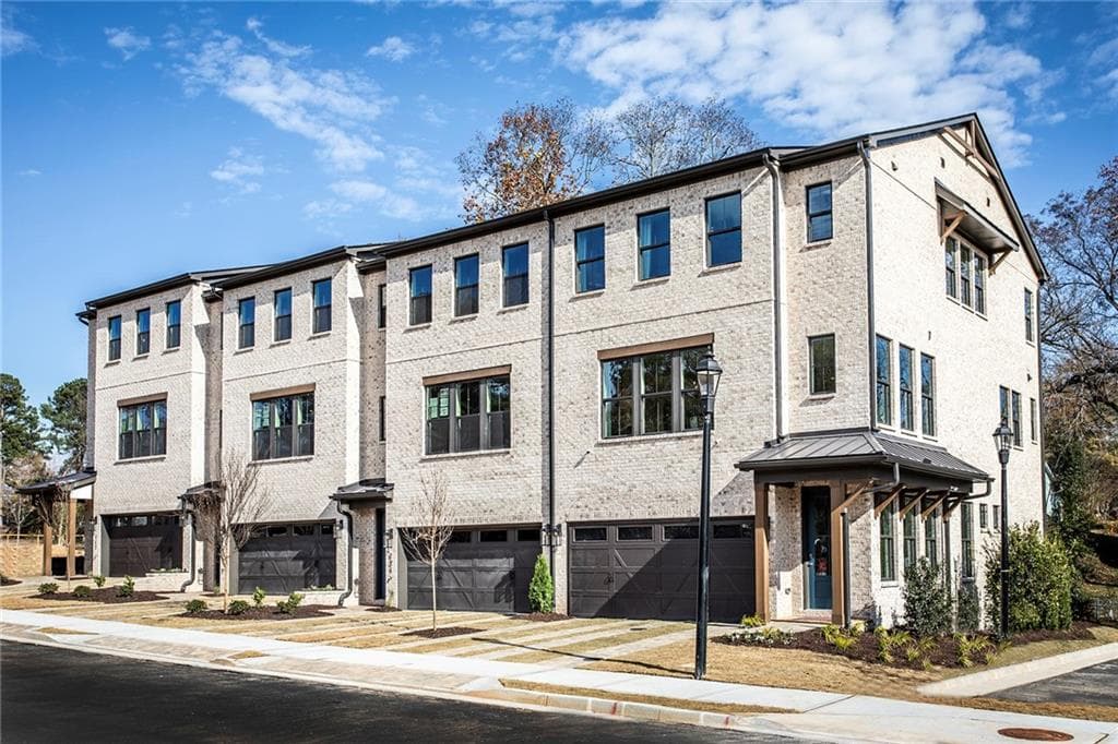 121 Bridgecrest Road 26, Roswell, GA 30075 — most recent listing photo