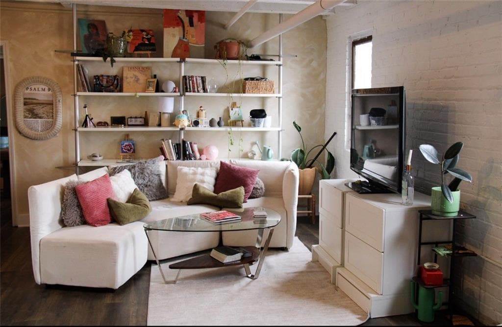 2 bedroom, 1 bathroom, 800 sq ft condominium for sale at 32 Peachtree Street 1705, Atlanta, GA 30303 — photo 2