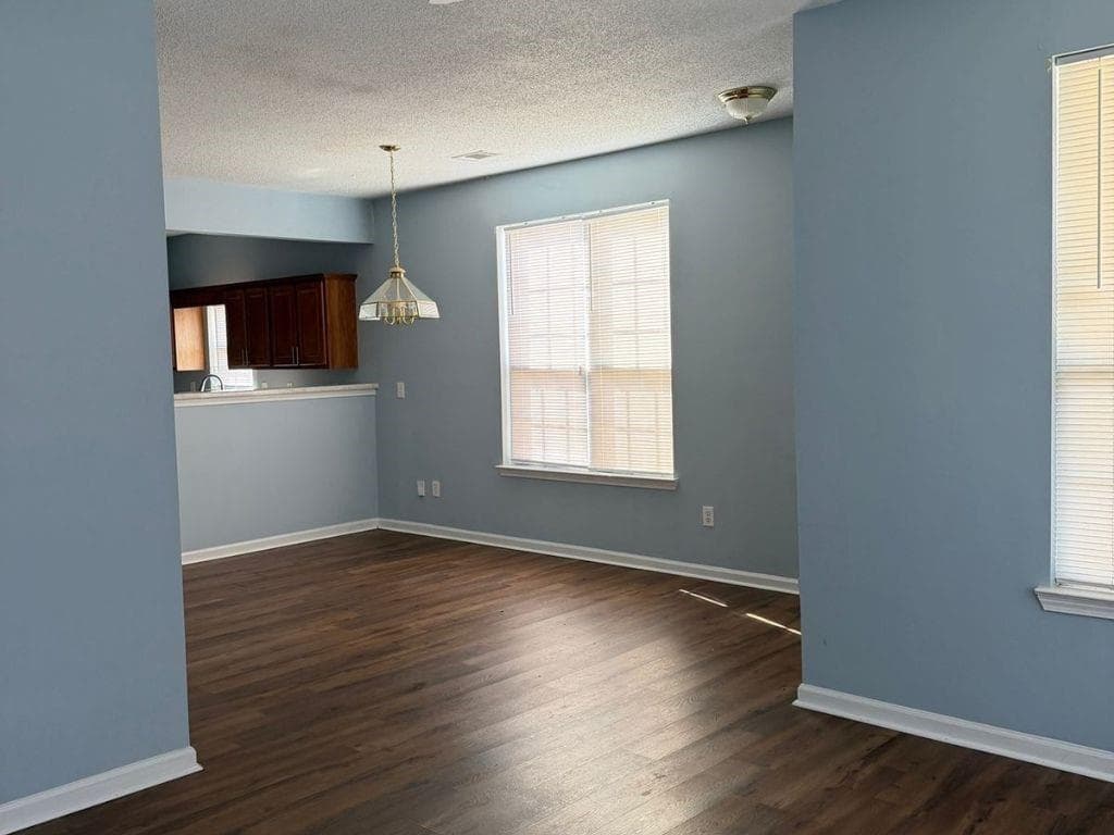 3 bedroom, 3 bathroom, 1,470 sq ft townhouse for sale at 2409 Brianna Drive, Hampton, GA 30228 — photo 5