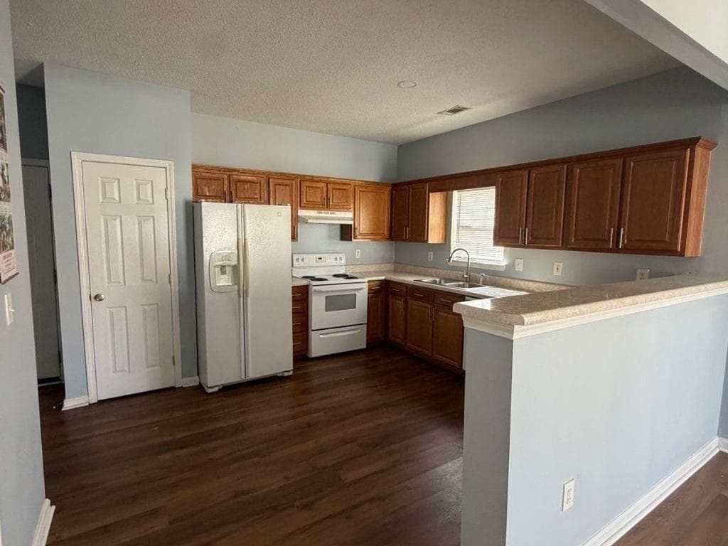 3 bedroom, 3 bathroom, 1,470 sq ft townhouse for sale at 2409 Brianna Drive, Hampton, GA 30228 — photo 7