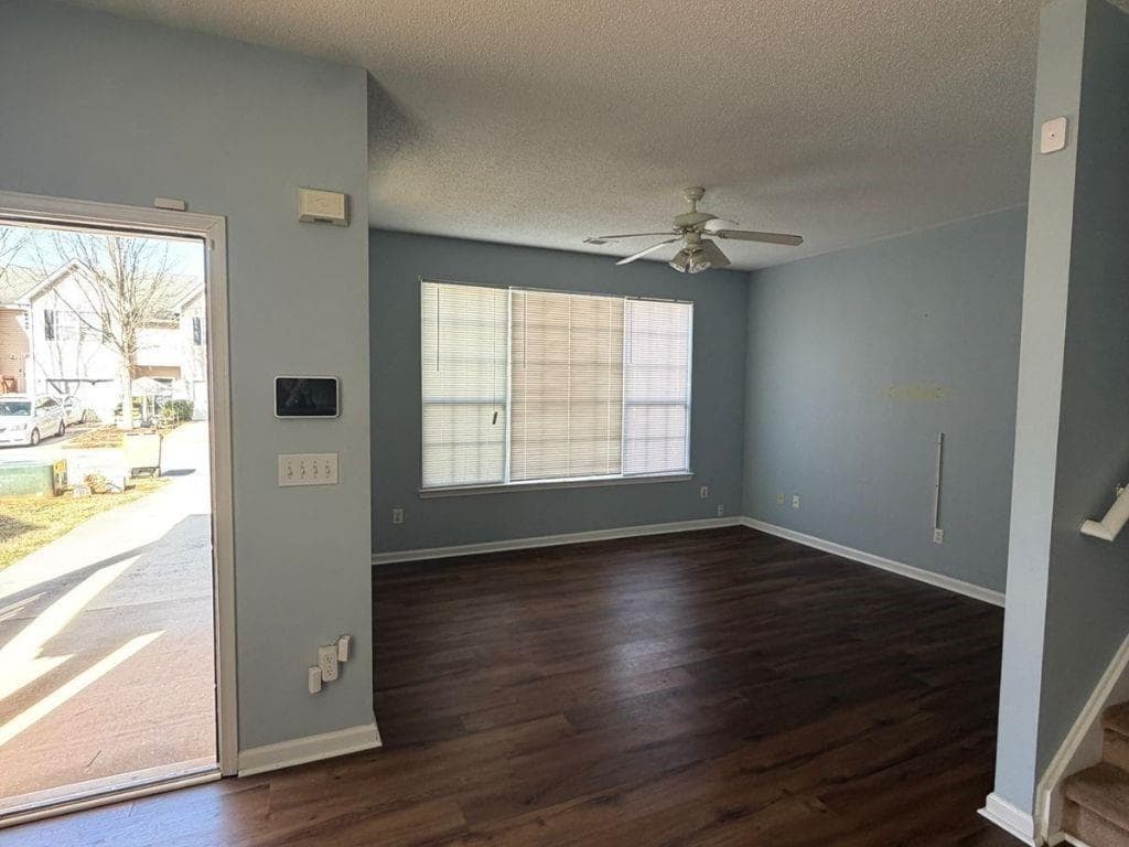 3 bedroom, 3 bathroom, 1,470 sq ft townhouse for sale at 2409 Brianna Drive, Hampton, GA 30228 — photo 9