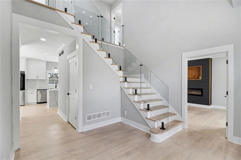 6 bedroom, 4 bathroom, 4,944 sq ft single family residence for sale at 270 Boulder Drive, Roswell, GA 30075 — photo 5