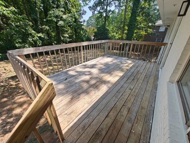 6 bedroom, 4 bathroom, 3,828 sq ft single family residence under contract at 1296 Scenic Way, Lilburn, GA 30047 — photo 4