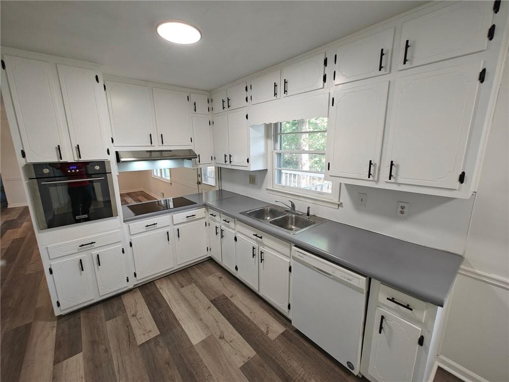 6 bedroom, 4 bathroom, 3,828 sq ft single family residence under contract at 1296 Scenic Way, Lilburn, GA 30047 — photo 5