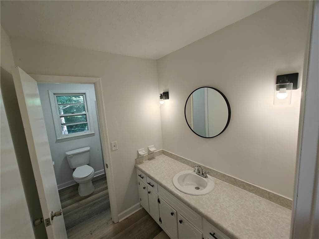 6 bedroom, 4 bathroom, 3,828 sq ft single family residence under contract at 1296 Scenic Way, Lilburn, GA 30047 — photo 9
