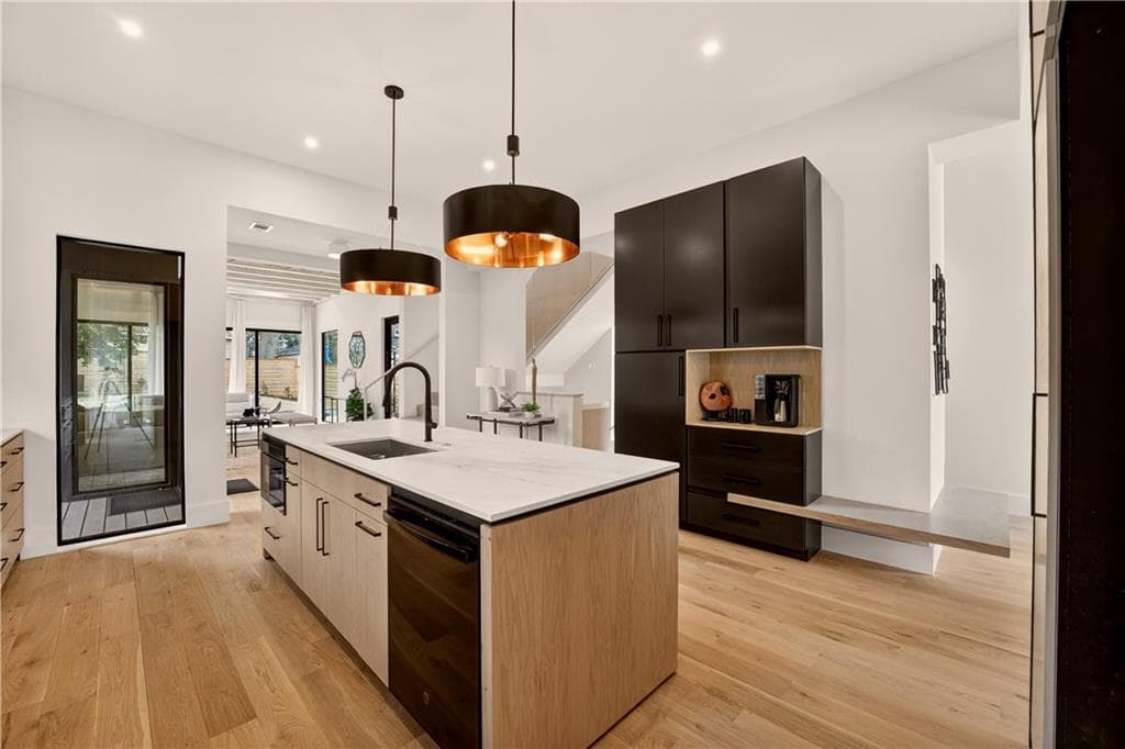 5 bedroom, 5 bathroom, 3,920 sq ft single family residence for sale at 787 Bonaventure Avenue, Atlanta, GA 30306 — photo 8