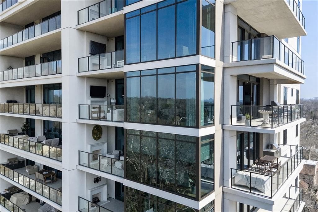 2 bedroom, 3 bathroom, 2,557 sq ft condominium sold at 2520 Peachtree Road 1203, Atlanta, GA 30305