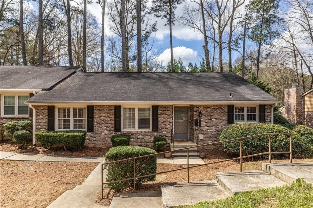 3 bedroom, 2 bathroom, 1,747 sq ft condominium sold at 2404 Northlake Court, Atlanta, GA 30345