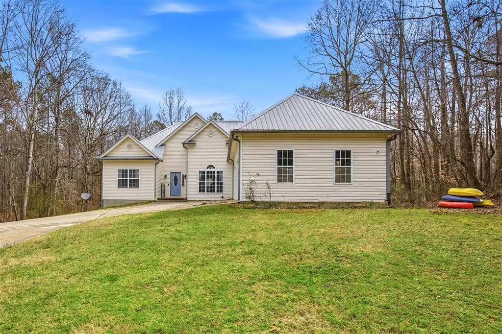 5 bedroom, 3 bathroom, 3,928 sq ft single family residence sold at 6850 Heardsville Road, Cumming, GA 30028