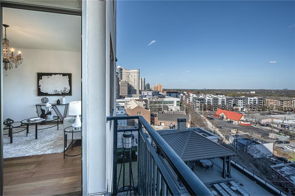 2 bedroom, 2 bathroom, 1,135 sq ft condominium for sale at 565 Peachtree Street 1011, Atlanta, GA 30308 — photo 4