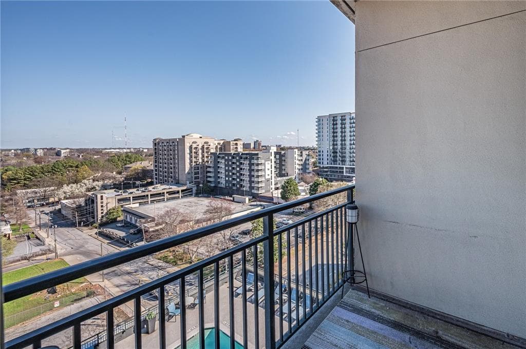 2 bedroom, 2 bathroom, 1,135 sq ft condominium for sale at 565 Peachtree Street 1011, Atlanta, GA 30308 — photo 3