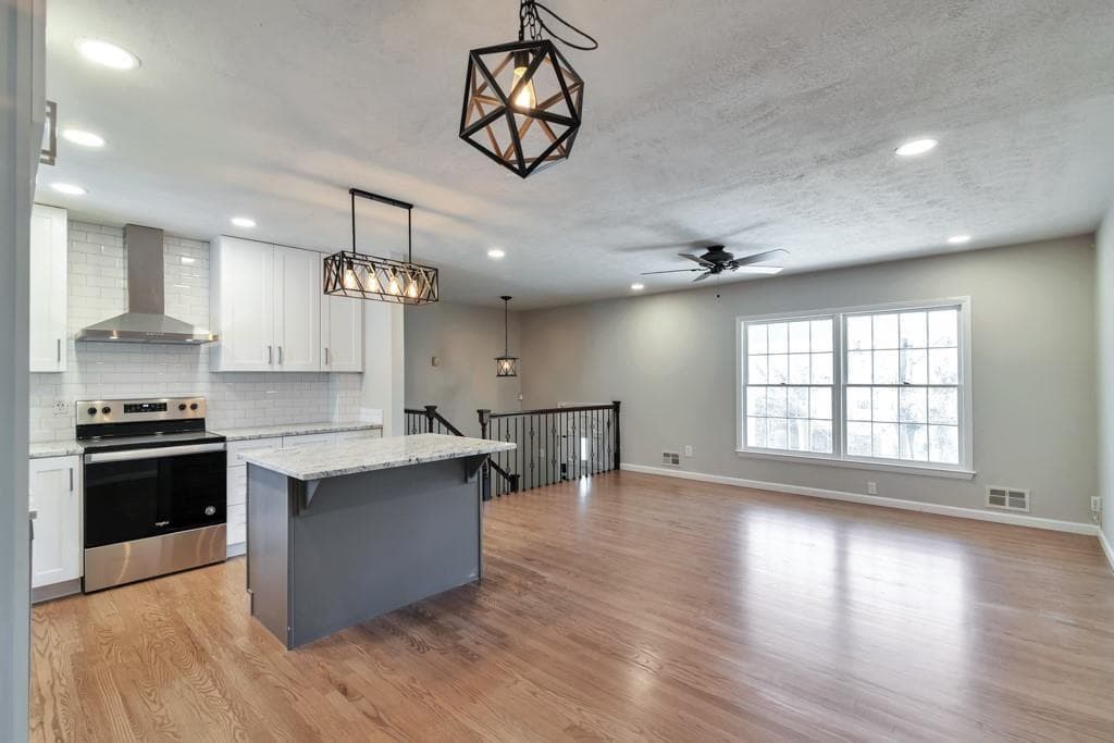 3 bedroom, 2 bathroom, 1,758 sq ft single family residence for sale at 1400 Cornwall Road, Decatur, GA 30032 — photo 3