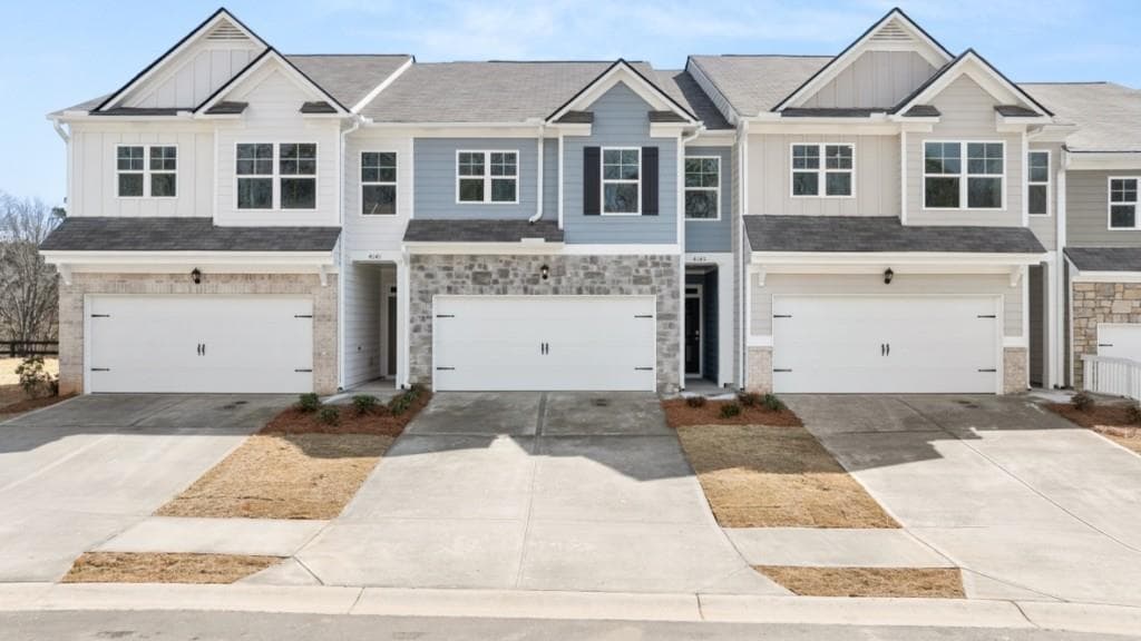 3 bedroom, 3 bathroom, 1,877 sq ft townhouse under contract at 4145 Kestrel Court, Gainesville, GA 30506