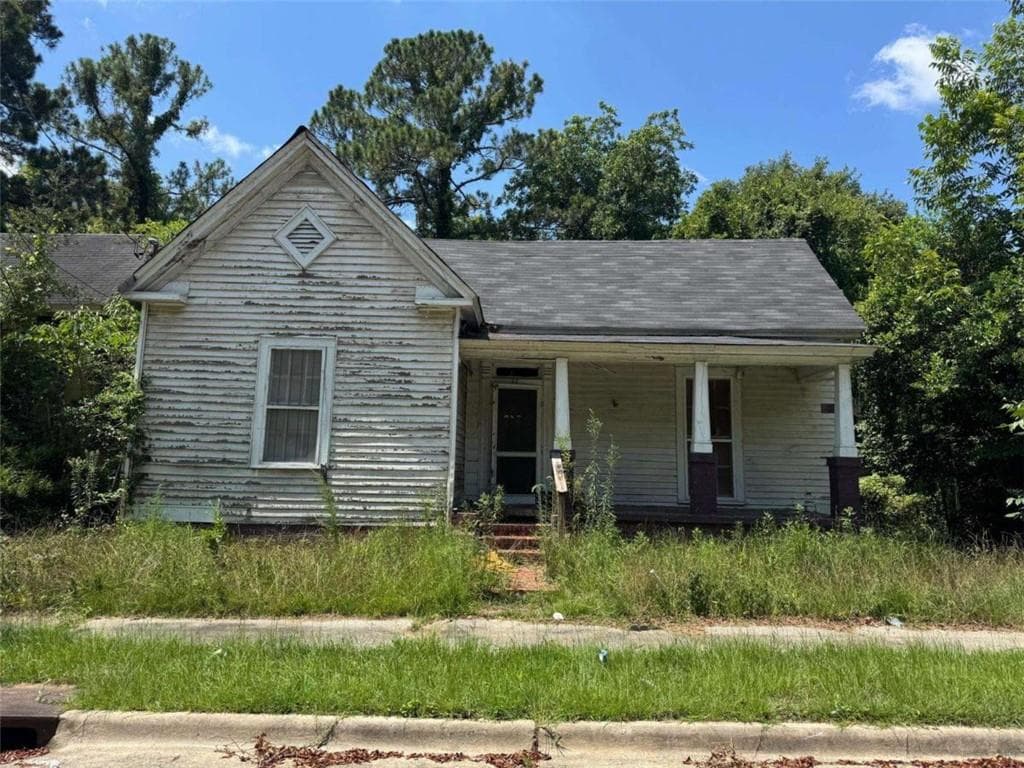 3 bedroom, 1 bathroom, 1,370 sq ft single family residence for sale at 336 Fairvew Avenue, Macon, GA 31217