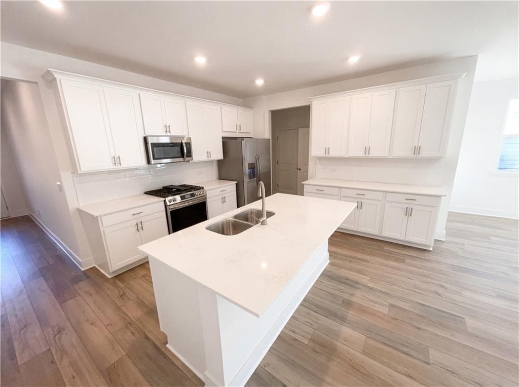 3 bedroom, 3 bathroom, 2,008 sq ft single family residence under contract at 4 Mayhaw Point, Sharpsburg, GA 30277 — photo 2