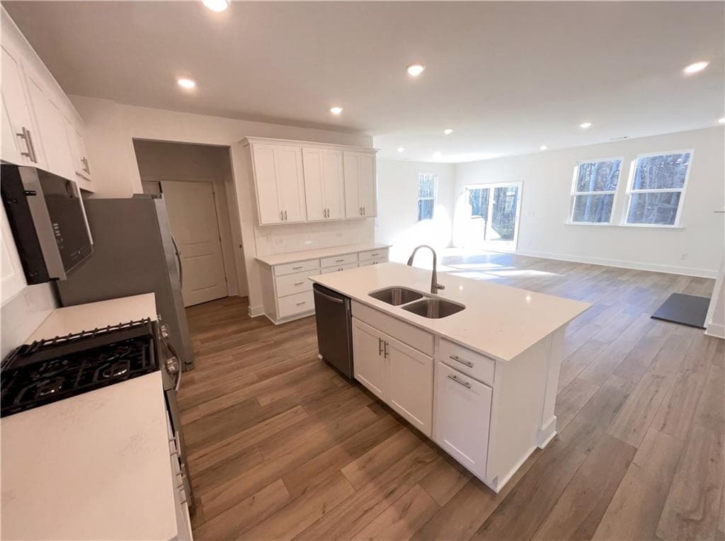 3 bedroom, 3 bathroom, 2,008 sq ft single family residence under contract at 4 Mayhaw Point, Sharpsburg, GA 30277 — photo 8