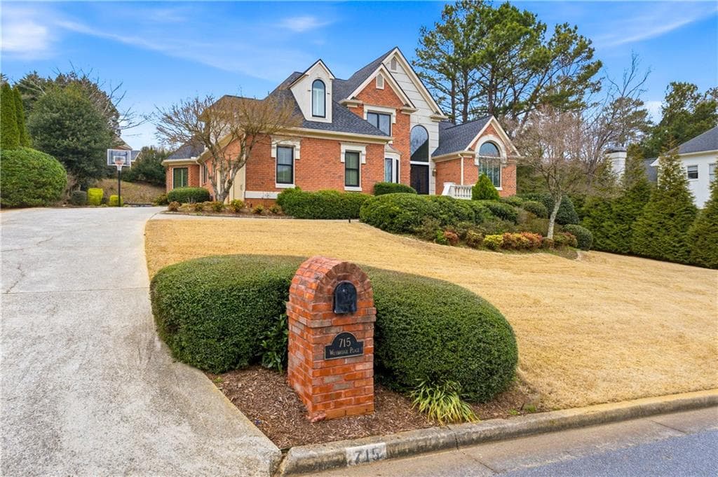 4 bedroom, 5 bathroom, 5,295 sq ft single family residence under contract at 715 Weybridge Place, Alpharetta, GA 30022 — photo 4