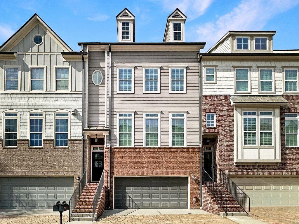 3 bedroom, 4 bathroom, 2,569 sq ft townhouse sold at 2132 Old Georgian Terrace, Atlanta, GA 30318