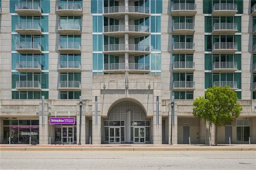 1 bedroom, 1 bathroom, 886 sq ft condominium for sale at 361 17th Street 2418, Atlanta, GA 30363 — photo 4