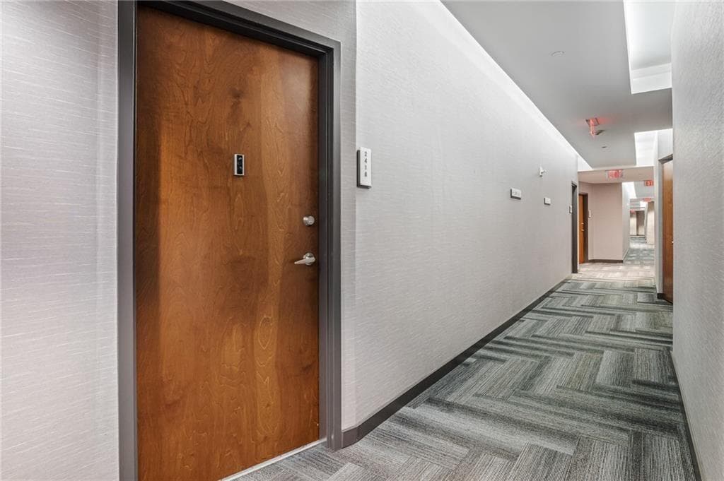 1 bedroom, 1 bathroom, 886 sq ft condominium for sale at 361 17th Street 2418, Atlanta, GA 30363 — photo 5