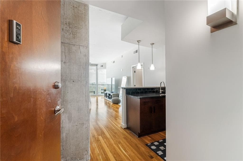 1 bedroom, 1 bathroom, 886 sq ft condominium for sale at 361 17th Street 2418, Atlanta, GA 30363 — photo 6