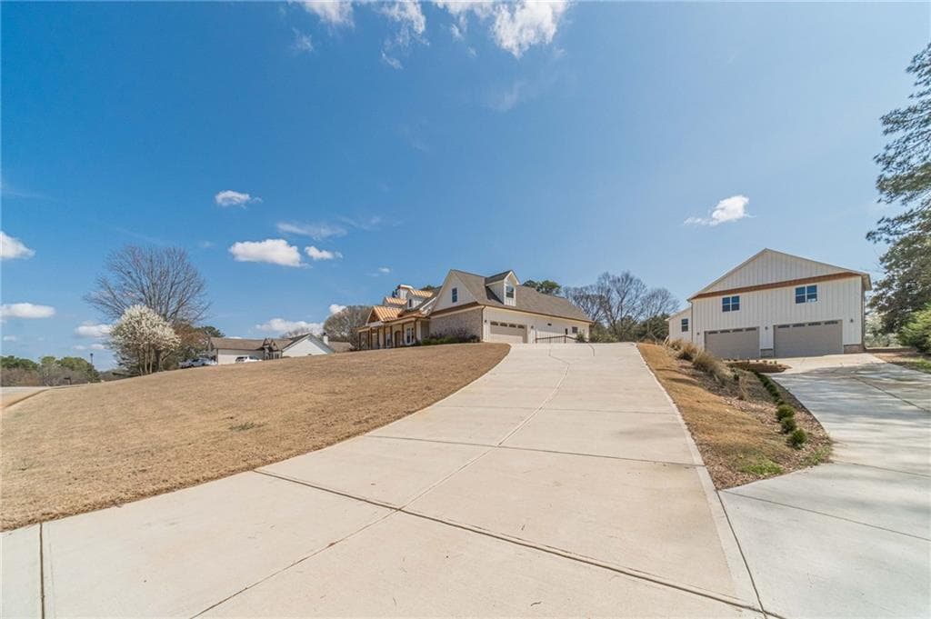 6 bedroom, 6 bathroom, 6,007 sq ft single family residence under contract at 1009 Easy Street, Winder, GA 30680 — photo 5