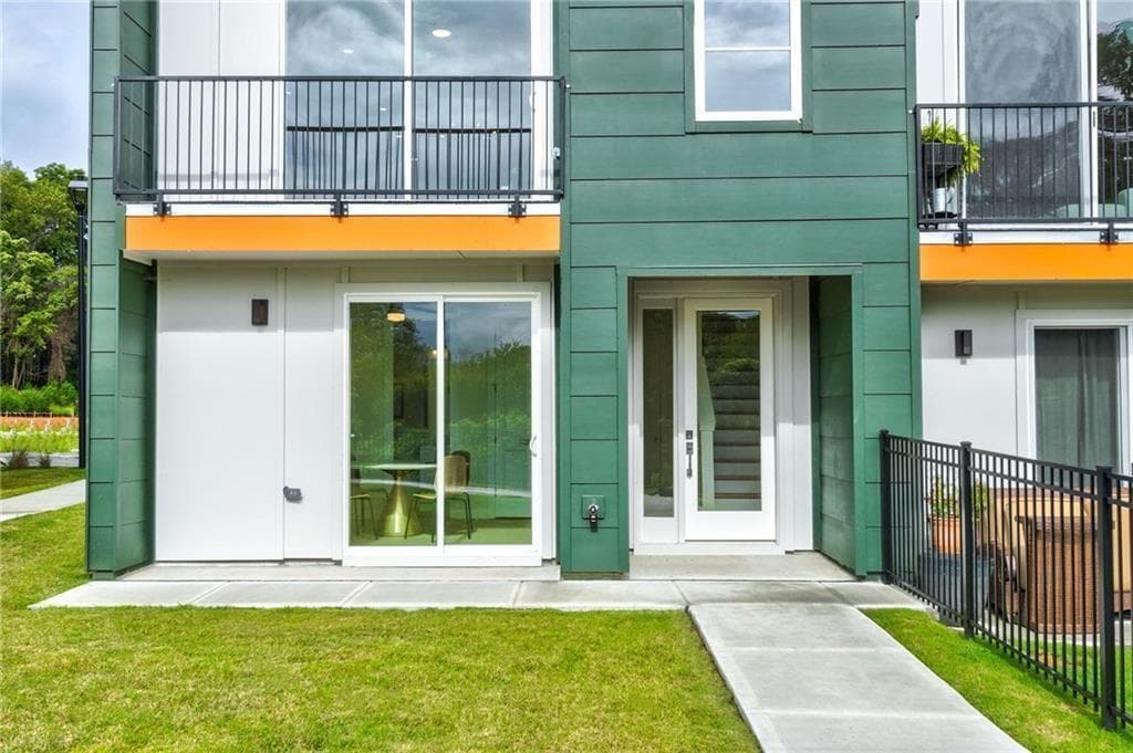 3 bedroom, 4 bathroom, 2,359 sq ft townhouse for sale at 2029 Memorial Drive 36, Atlanta, GA 30317 — photo 3