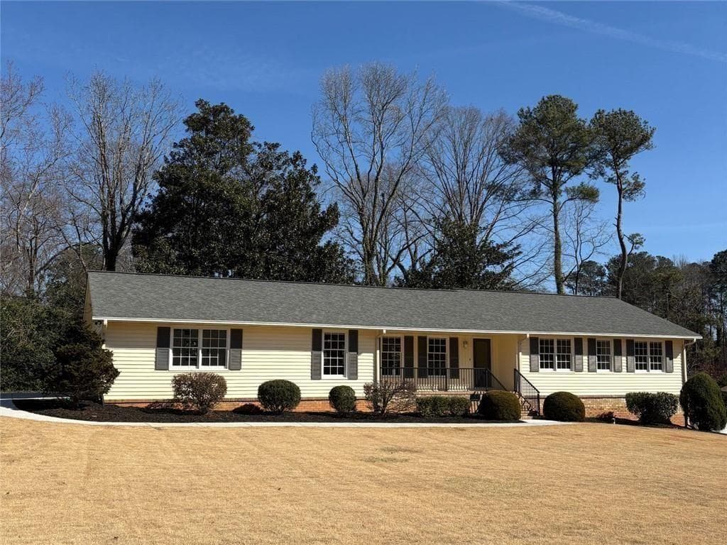 4 bedroom, 3 bathroom, 2,653 sq ft single family residence sold at 301 E Valley Drive, Marietta, GA 30068