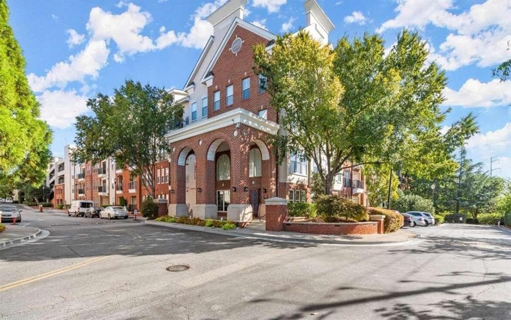 1 bedroom, 1 bathroom, 761 sq ft condominium for sale at 1850 Cotillion Drive 3413, Atlanta, GA 30338 — photo 2