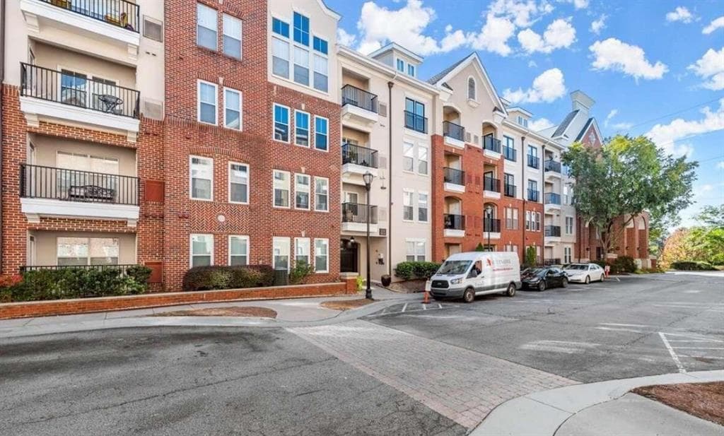 1 bedroom, 1 bathroom, 761 sq ft condominium for sale at 1850 Cotillion Drive 3413, Atlanta, GA 30338 — photo 3