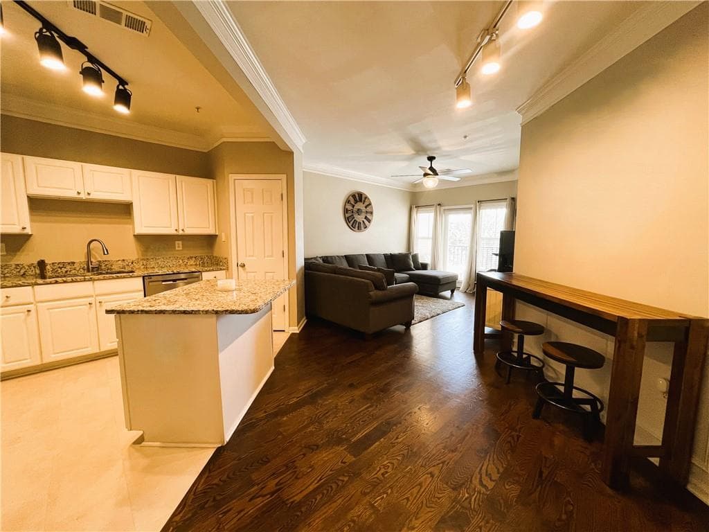 1 bedroom, 1 bathroom, 761 sq ft condominium for sale at 1850 Cotillion Drive 3413, Atlanta, GA 30338 — photo 5